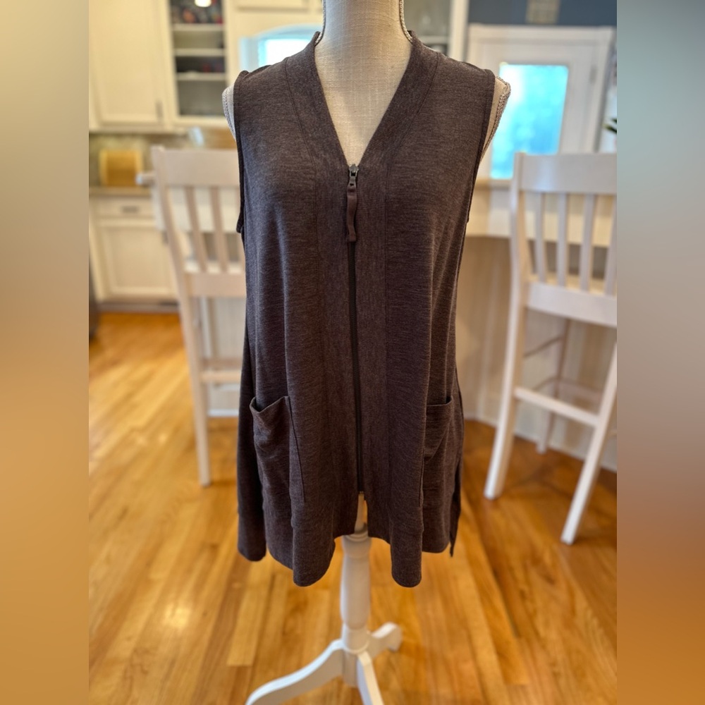 ****Logo Lounge by Lori Goldstein brown sleeveless zip front tunic vest